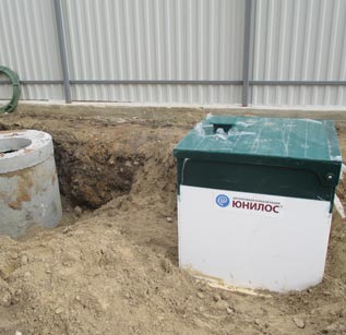 Монтаж канализации Астра 5 с фильтрационным колодцем, водоснабжение из скважины